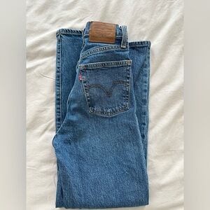 Levi's Ribcage Straight Ankle Jeans